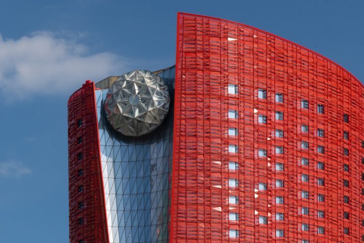 南岸集團表示正就有關15億港元的投資進行談判磋商