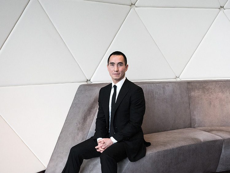 何猷龍:放眼全球