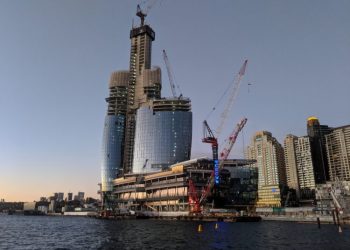 就收購皇冠一事接受調查，新濠再稱與何鴻燊無業務關聯