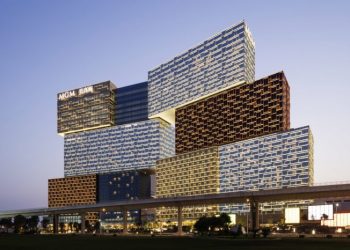 美高梅中國、何超瓊及美高梅國際酒店集團重續品牌協議及不競爭承諾契據，以配合2022年賭牌到期