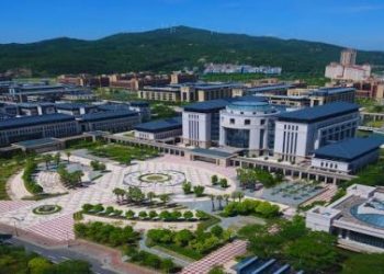 澳門大學向23位國際綜合度假村管理碩士畢業生頒授學位