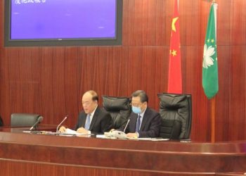 澳門政府無意於未來賭牌競投時寬減賭稅，但向博企社會責任遞出橄欖枝