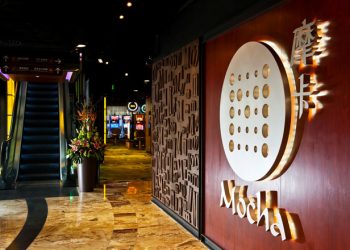 澳門一度懸掛十號風球，新濠臨時關閉三家摩卡角子機場