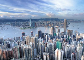 香港行政長官稱正與澳門商討旅遊泡泡