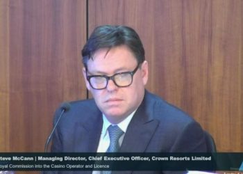 皇冠老闆談論徹底改革企業文化計劃時陷入哽咽