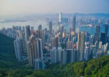 香港將取消對九個國家的飛行禁令,並放寬檢疫要求