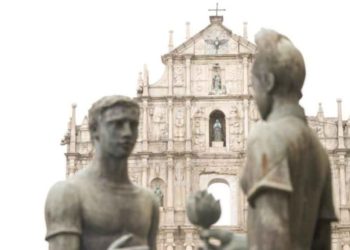 入境核檢放寬能吸引旅客訪澳？手信店商戶不抱期望