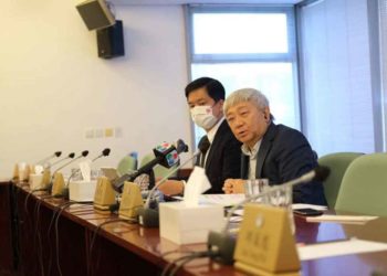 法律並無禁止承批公司接受存款