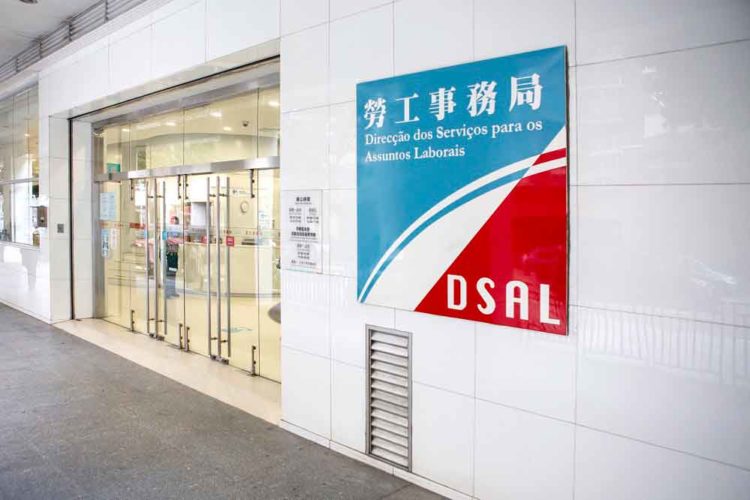 勞工事務局:不能夠以股票代替現金出糧