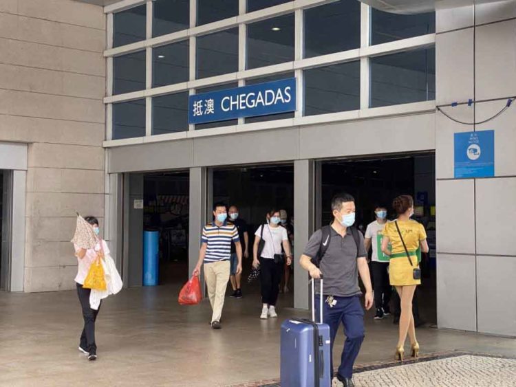 周三起持居留許可的外國人士可經中國入境