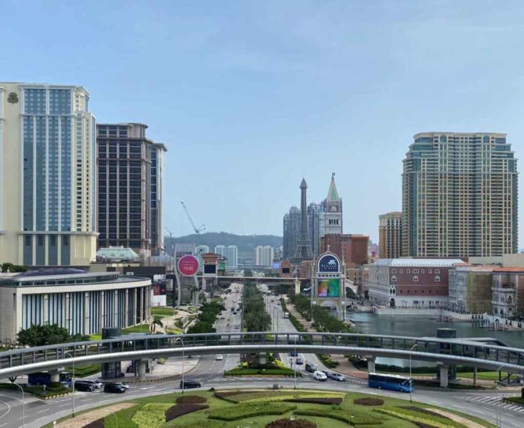 澳門8月賭收21.89億 按年跌五成