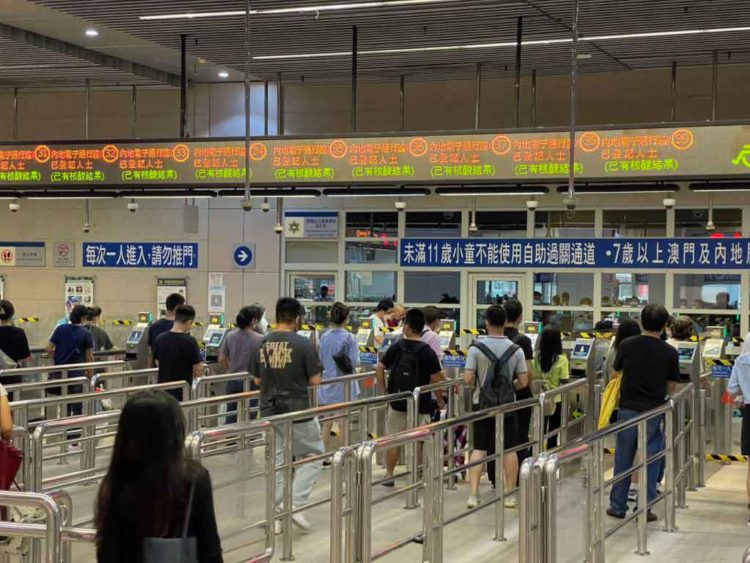 中國移民管理局:明日重開赴澳門智慧簽注設備