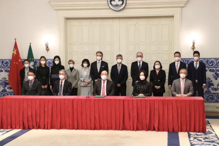 六間博企與澳門政府正式簽署10年博彩經營合同