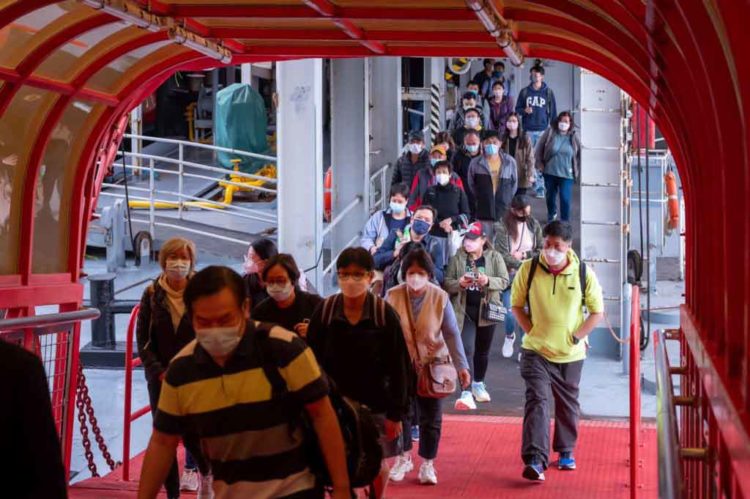 周五香港客来澳门，船或车飞「买去程送回程」