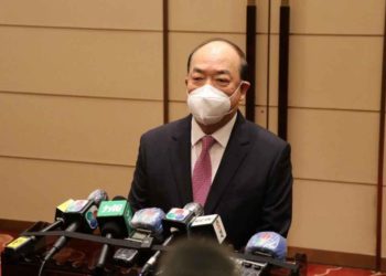 賀一誠：維持今年1,300億賭收預測