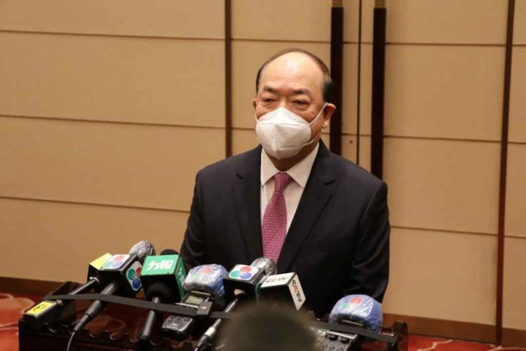 賀一誠:維持今年1,300億賭收預測