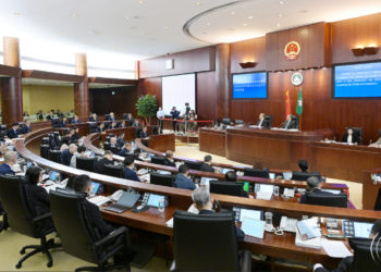 賀一誠：非博彩投資不可能一年內有成效