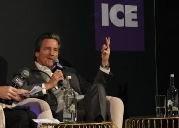 Bill Hornbuckle：科技將線上線下融為一體，美高梅有可能自行製作角子機遊戲，由「名人」荷官現場直播派牌