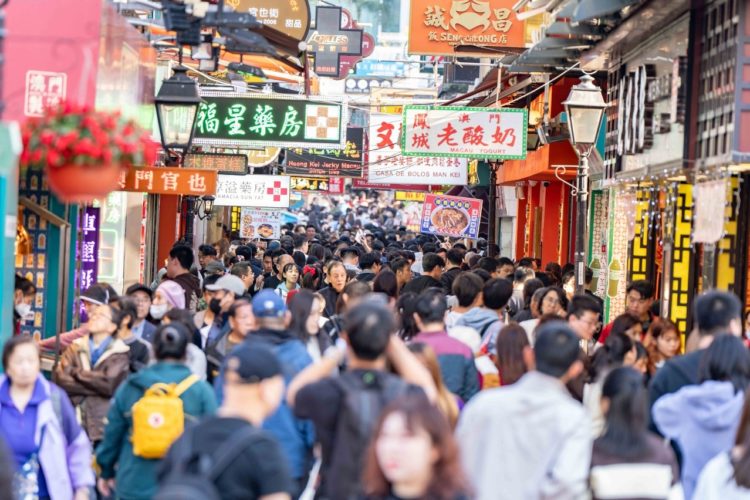 旅遊局預料，今年春節假期將有過百萬名旅客訪澳