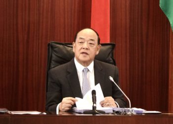 賀一誠：馬場用地可能要八年至十年規劃