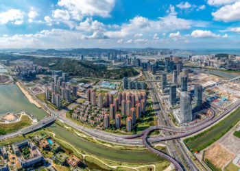 何猷龍認為，橫琴與澳門旅遊多次往返對澳門發展有利