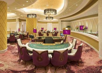 環球娛樂稱貴賓業務下降帶來負面影響，營業額及利潤上半年有所下降