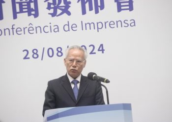 岑浩輝宣佈參加行政長官選舉 強調澳門需要經濟適度多元發展