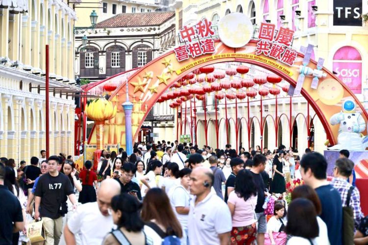澳門旅遊局：期望十一黃金週日均10萬名旅客入境