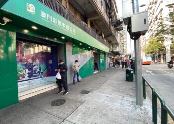 澳門政府指，澳門彩票續約條件之一是減外僱