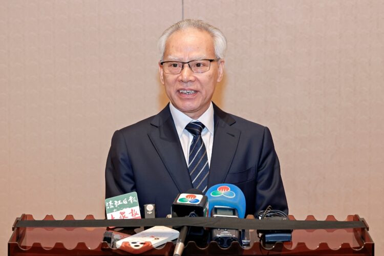 岑浩輝:衛星賭場關閉對GDP影響不大