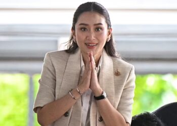 泰國政局動盪，憲法法院因電話通話外洩事件暫停泰國總理佩通坦職務