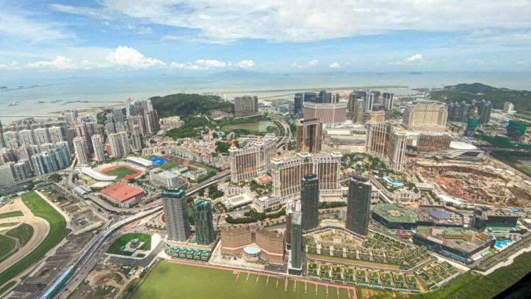 摩根大通因黃金周業績遜色 調低澳門十月及 2025 年第四季博彩毛收入預測