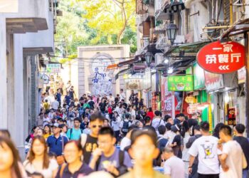 澳門黃金周首日迎客近 14 萬人次