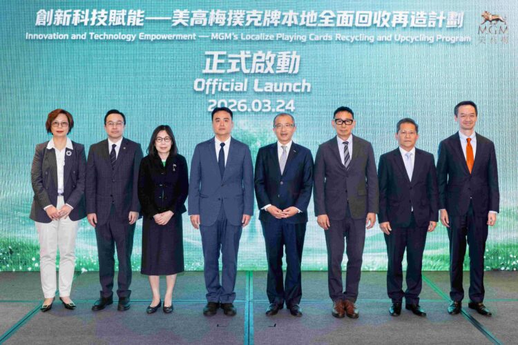 美高梅中國再度聯手本地企業,推出撲克牌回收再造計劃