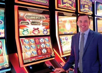 Aristocrat Lloyd Robson 與馮慧敏請辭 消息指二人將過檔 IGT