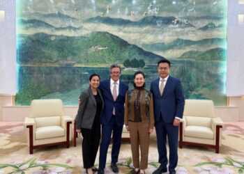 美高梅行政總裁洪博斌率中國團隊 北京會晤副總理何立峰 商談旅遊合作