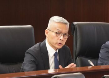 戴建業擔任澳門國際機場董事