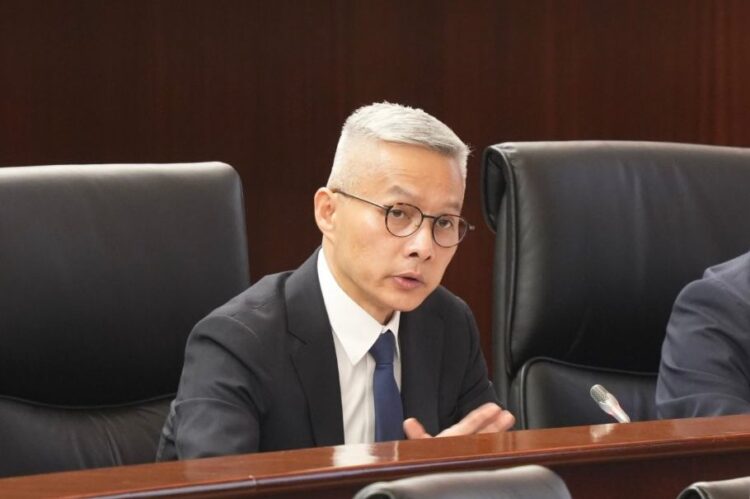 戴建業擔任澳門國際機場董事
