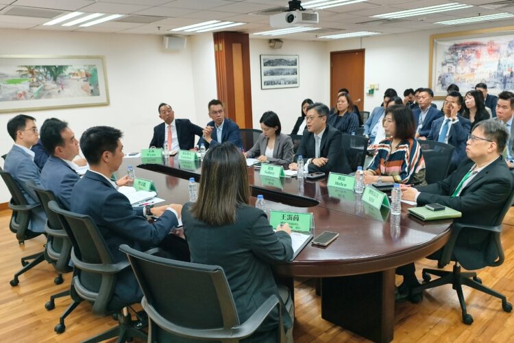 博監局與承批公司展開會議 商討應對手機直播賭局問題