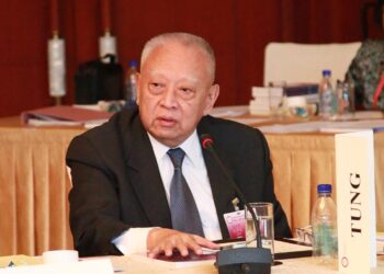香港賽馬會取消周日沙田賽事 悼念香港首任行政長官董建華國葬儀式