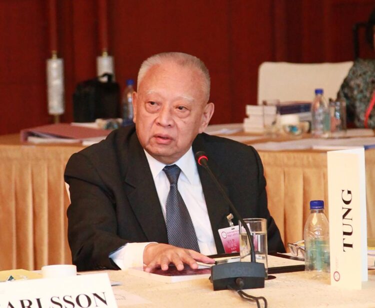 香港賽馬會取消周日沙田賽事 悼念香港首任行政長官董建華國葬儀式